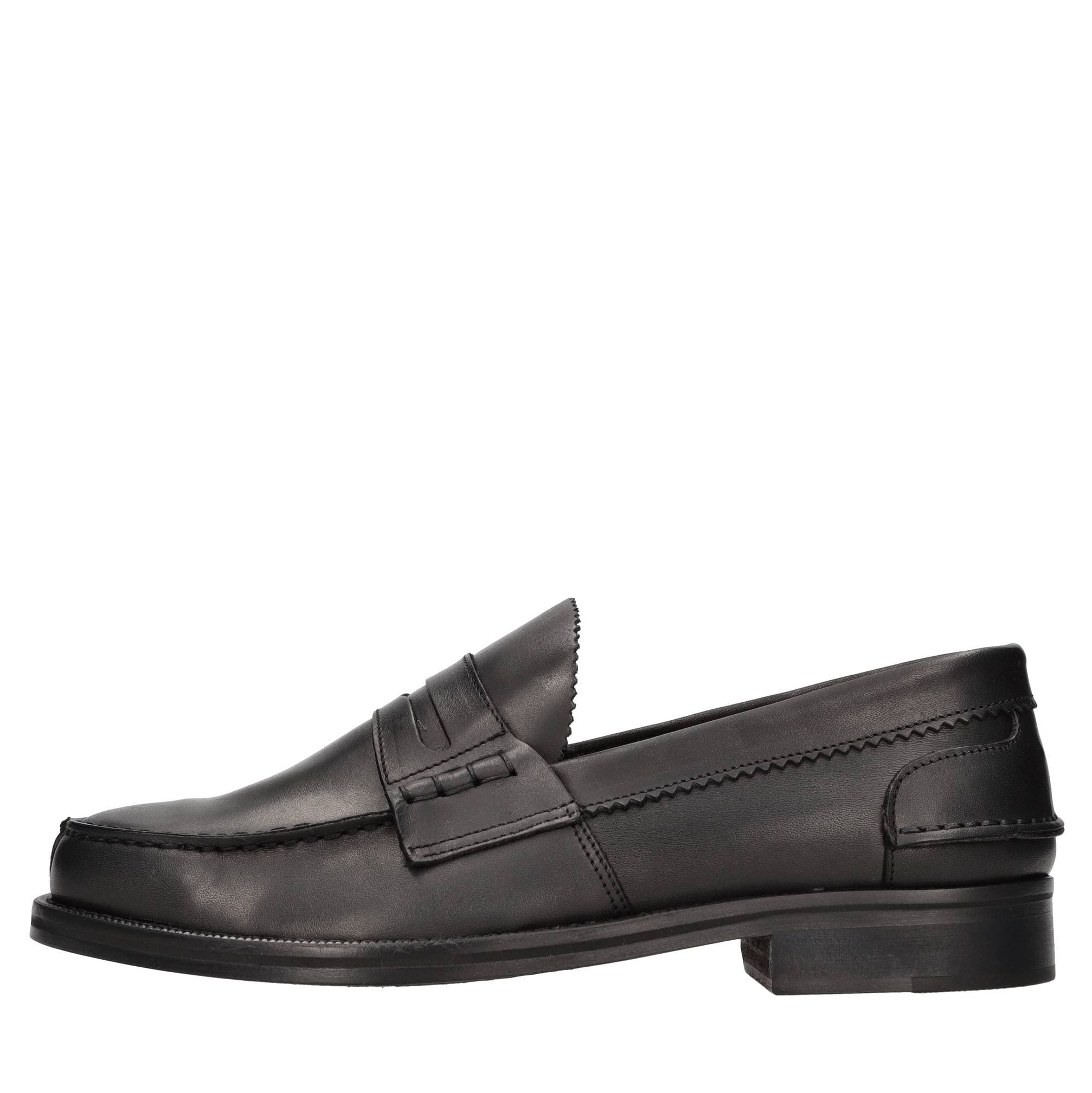 SAXONE Flat shoes Black