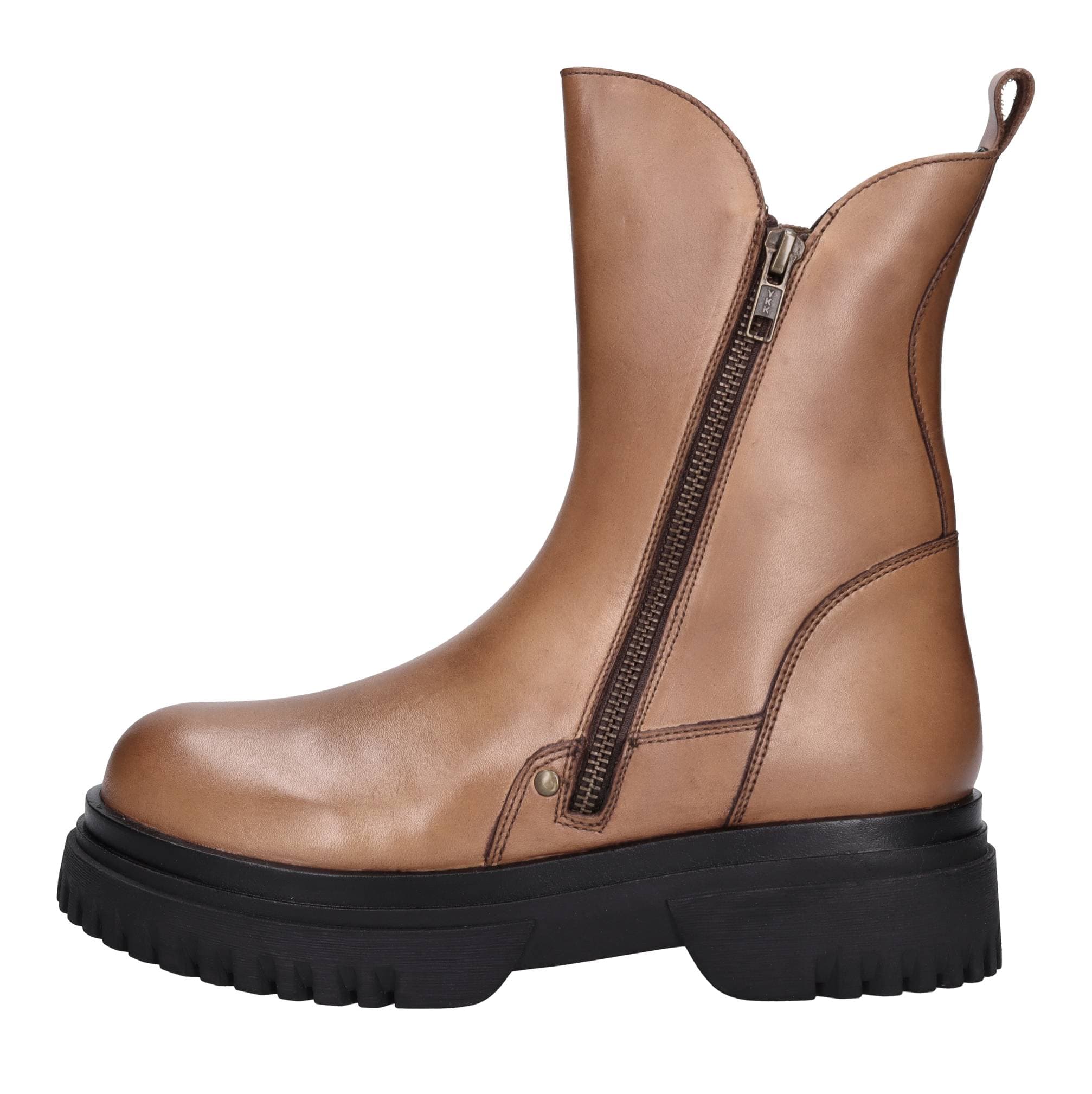 Emanuelle Vee Boots