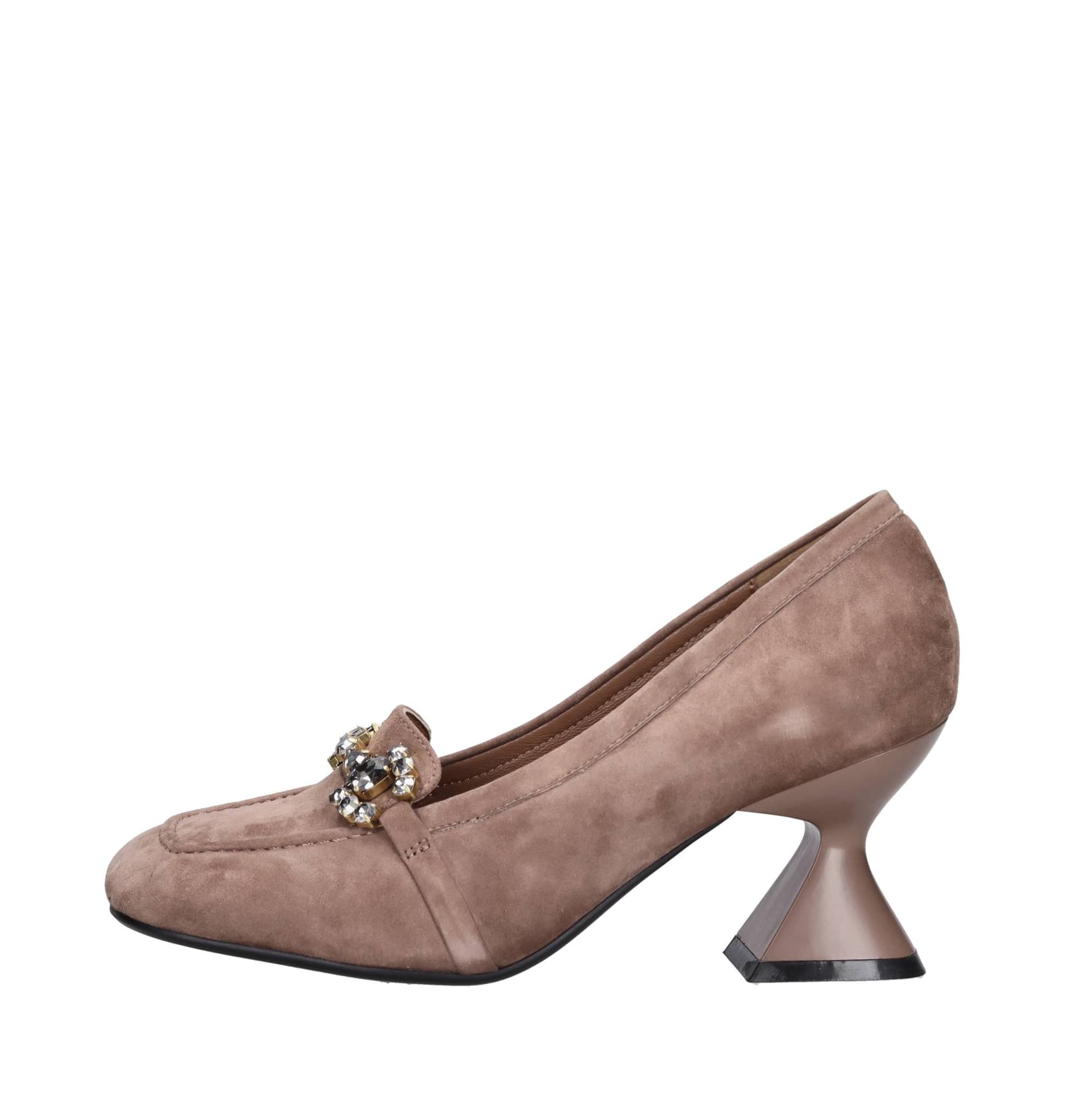 Emanuelle Vee With Heel
