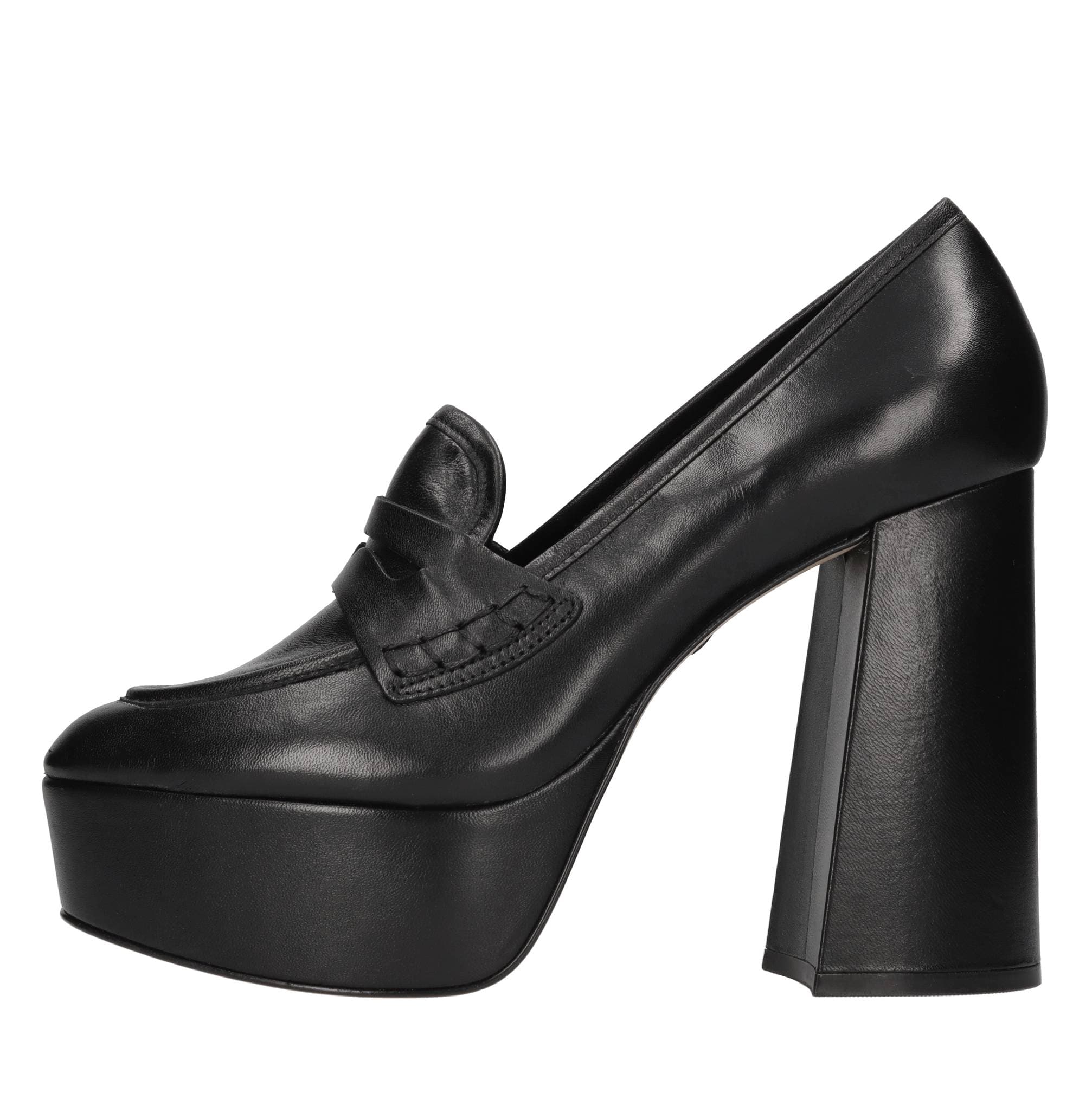 CARRANO Flat shoes