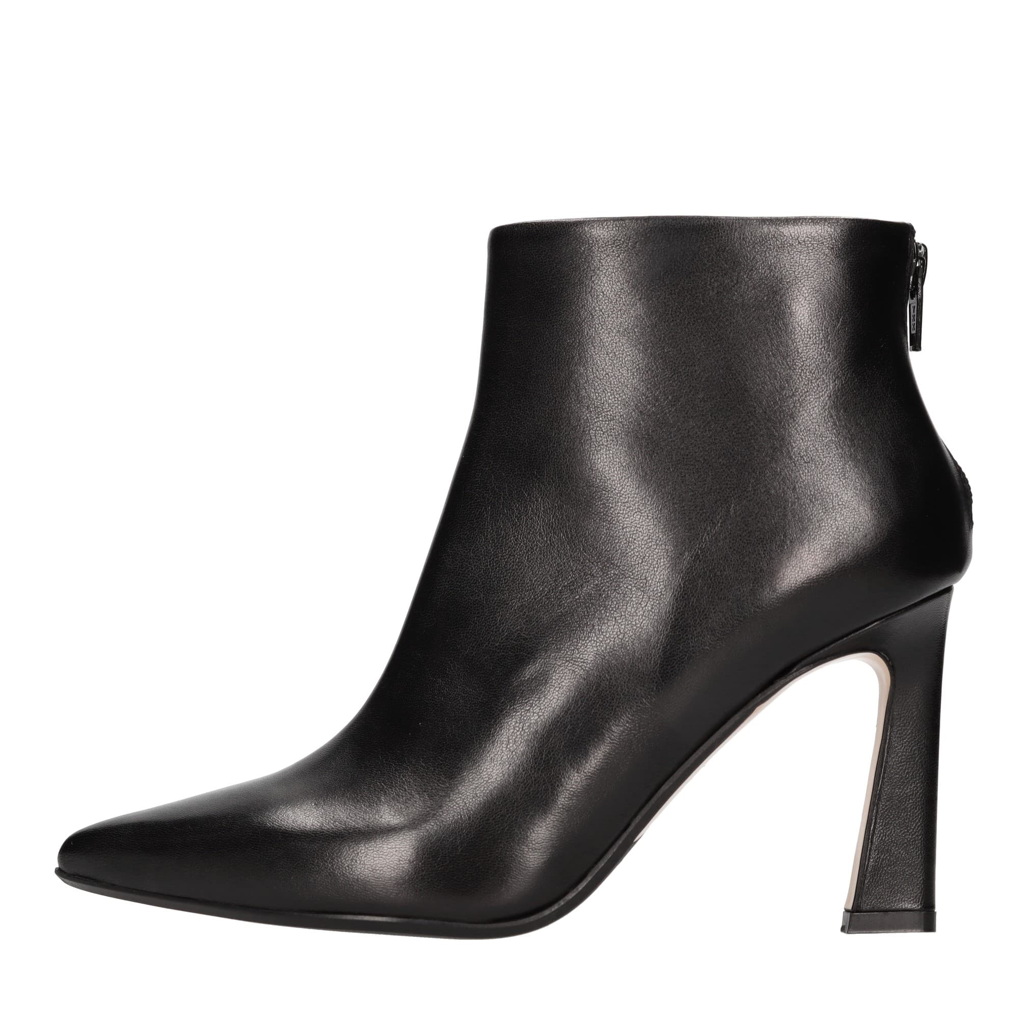 ANNA F. Boots