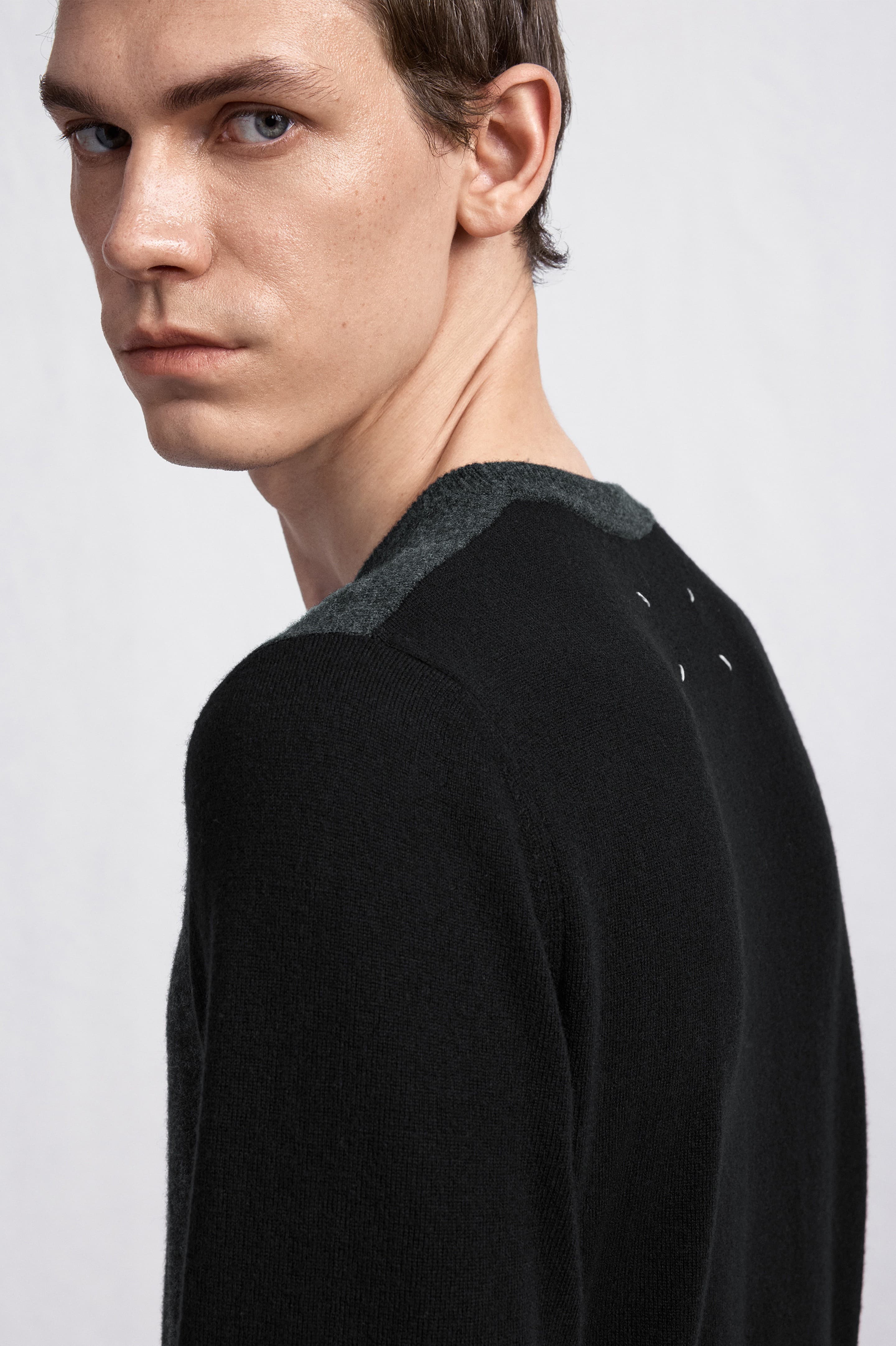 Maison Margiela Maglione Girocollo Grigio e Nero in Lana