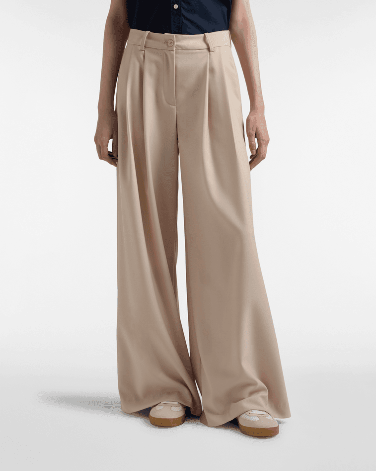 pants waist high woman sand