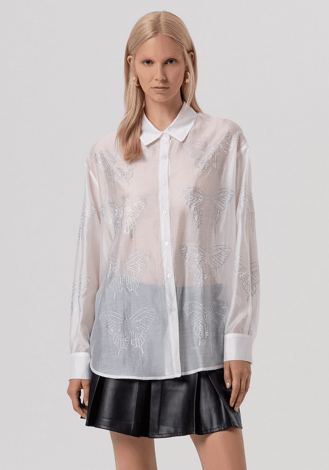 regular woman white shirt