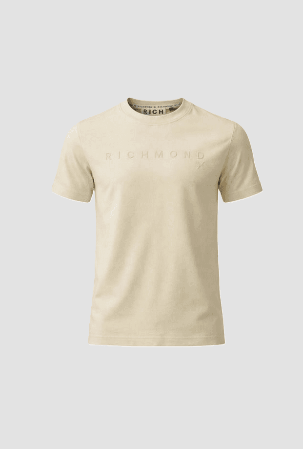t-shirt man sand