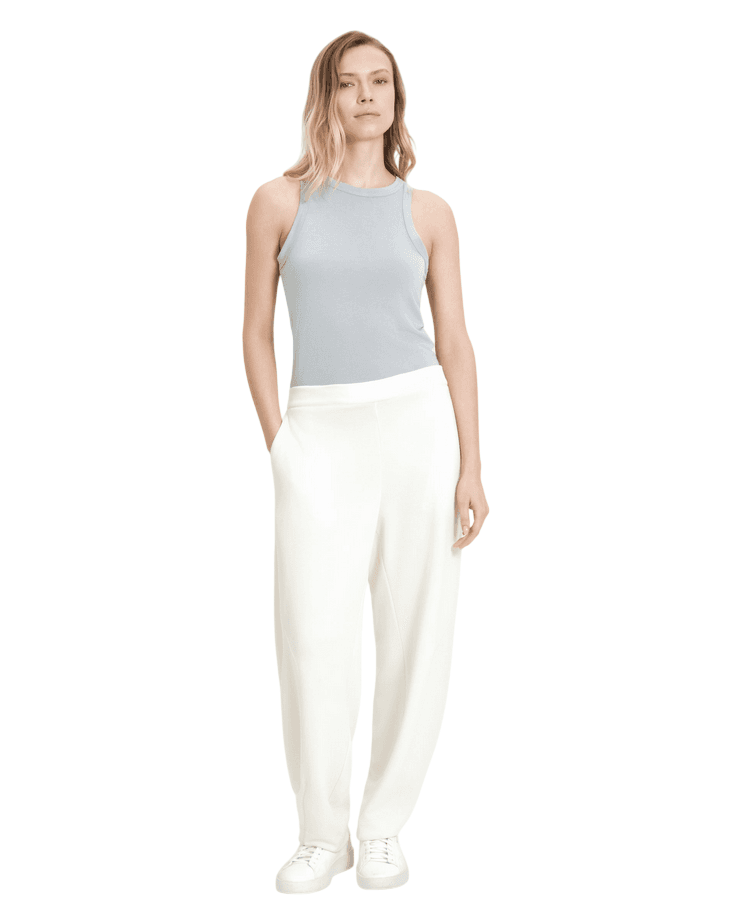 woman chalk diamond trousers