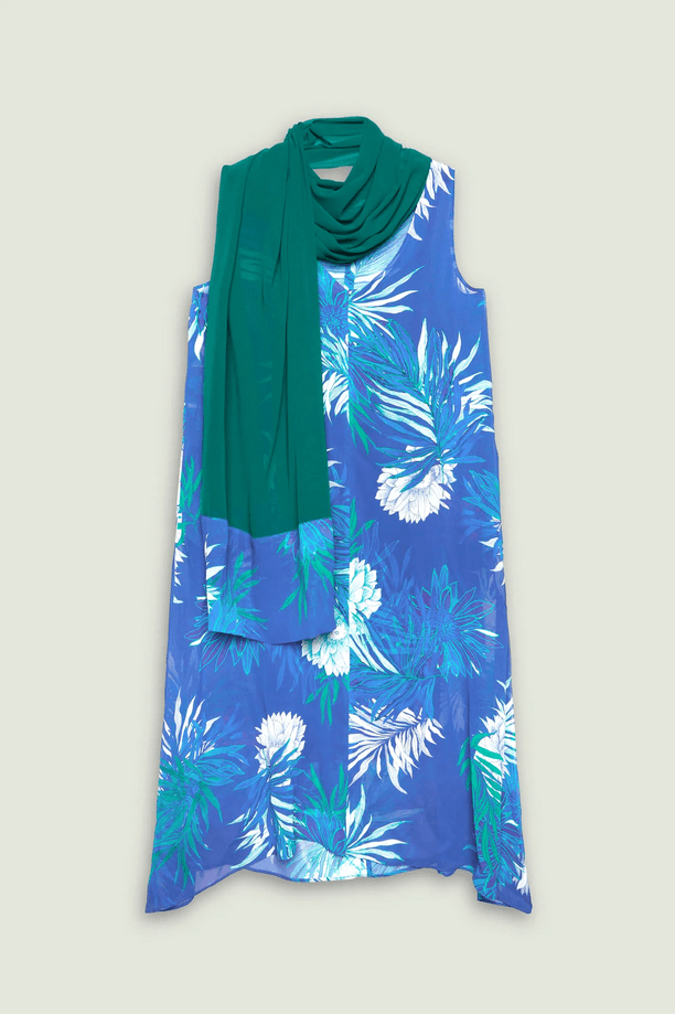 dress with blue-green woman