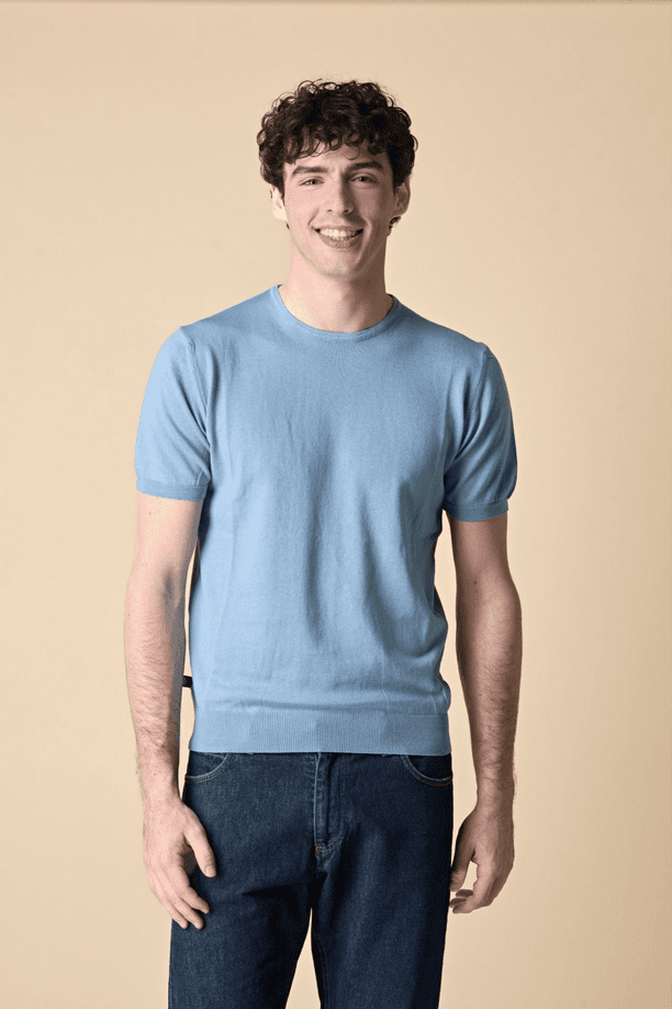 t-shirt man blue