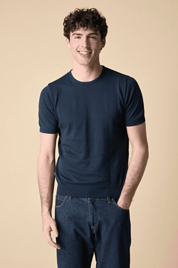 t-shirt man blue