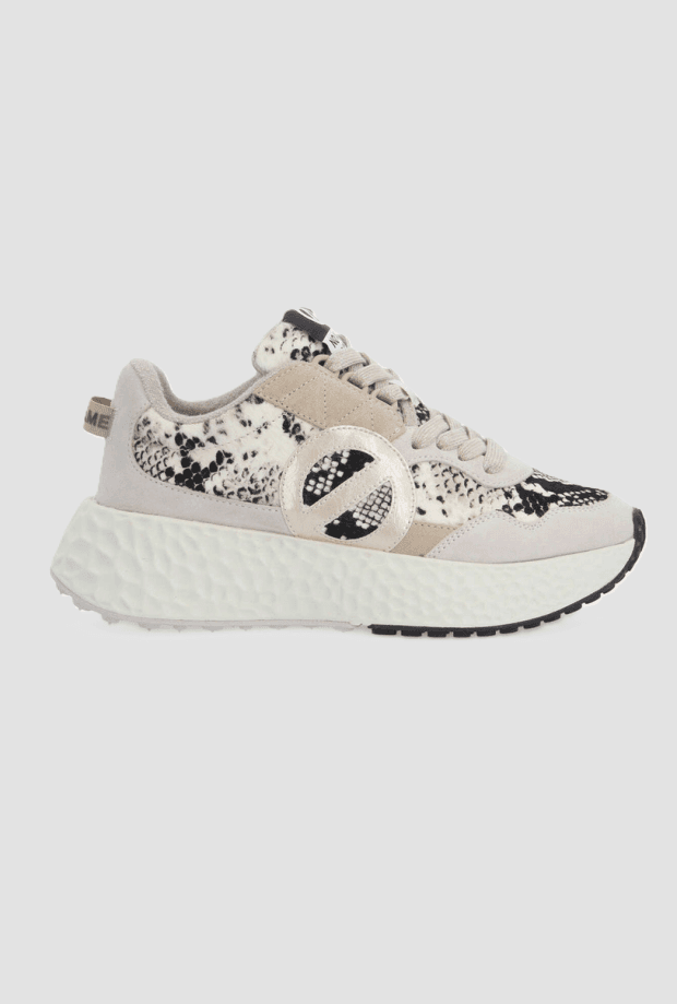 shoes carter jogger woman turtleneck