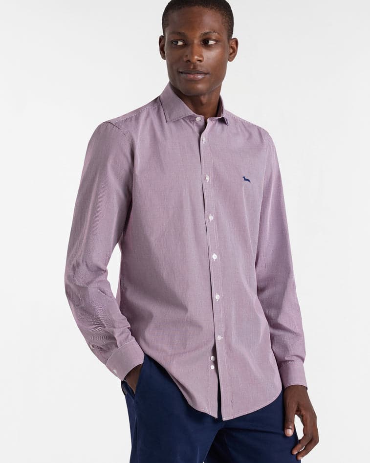 shirt man red light