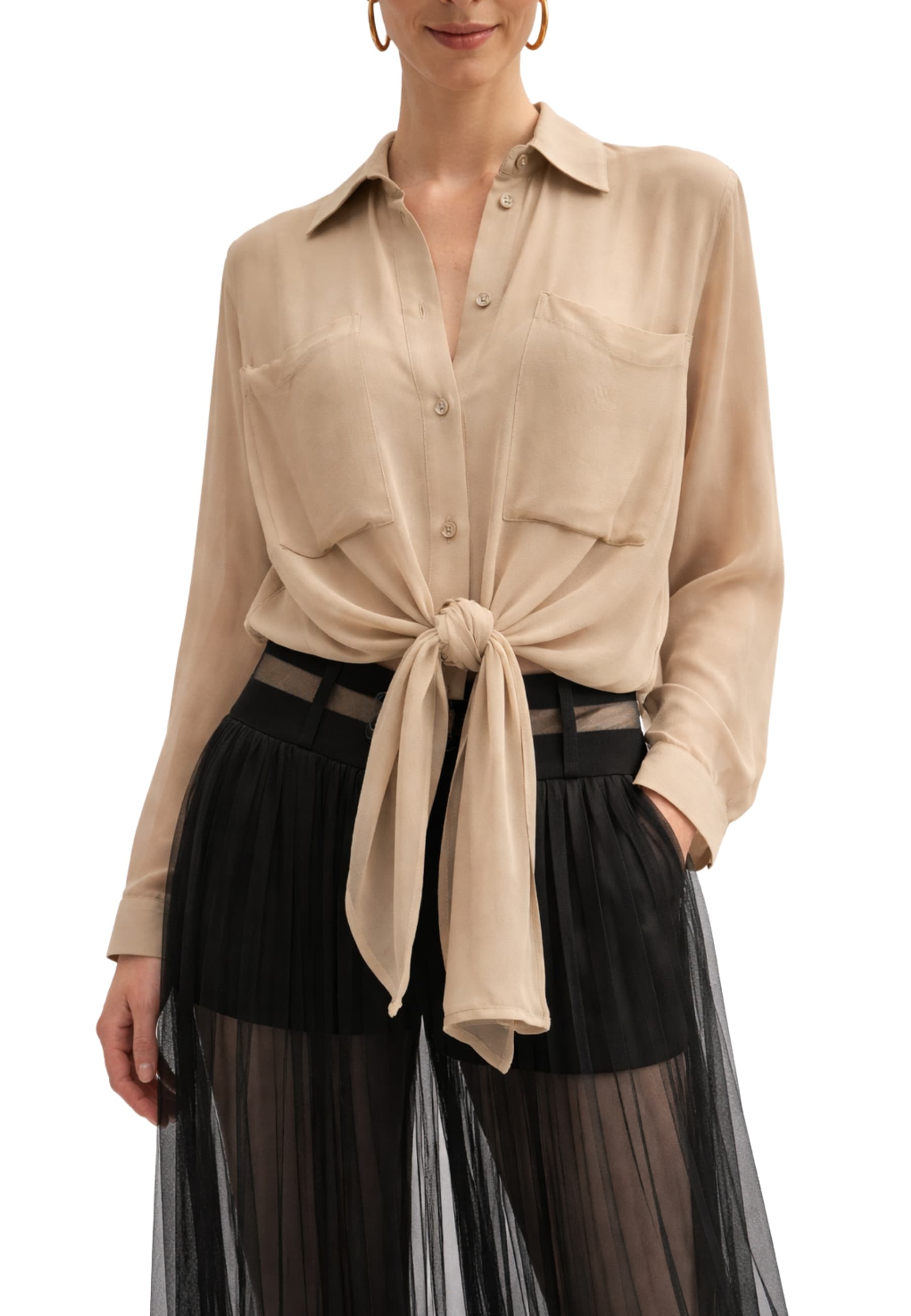 Woman Erika Cavallini with pockets