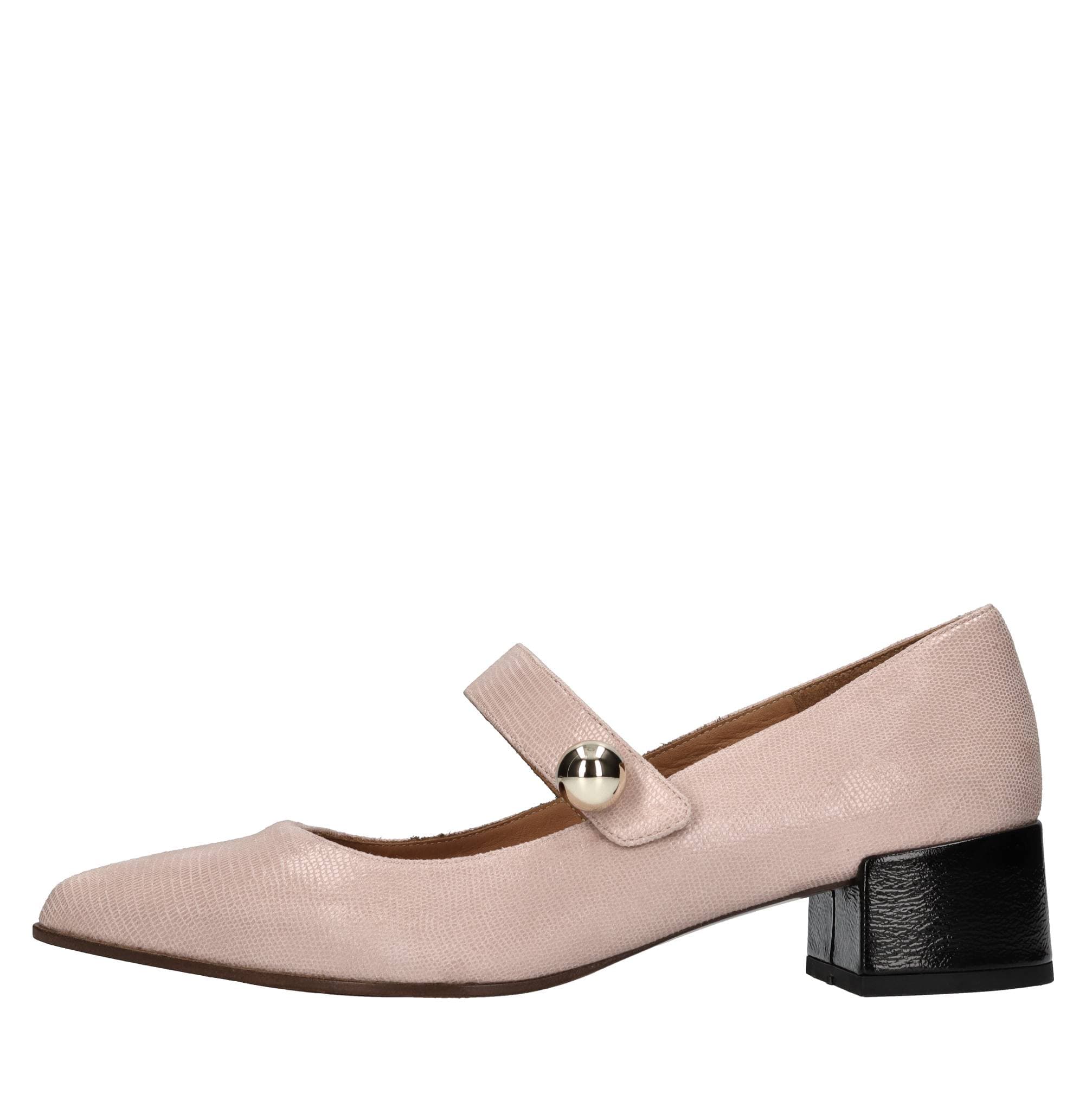 Chie Mihara With Heel