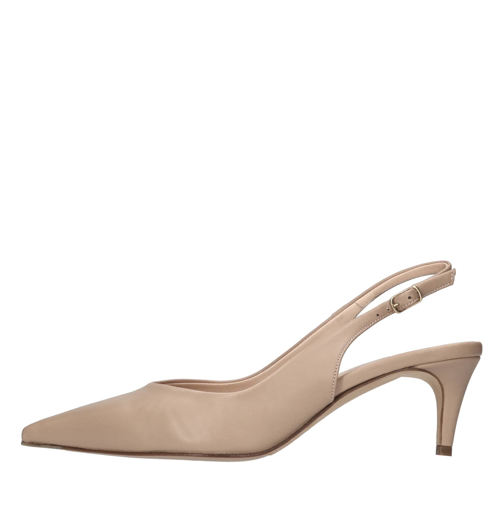 The Seller With Heel
