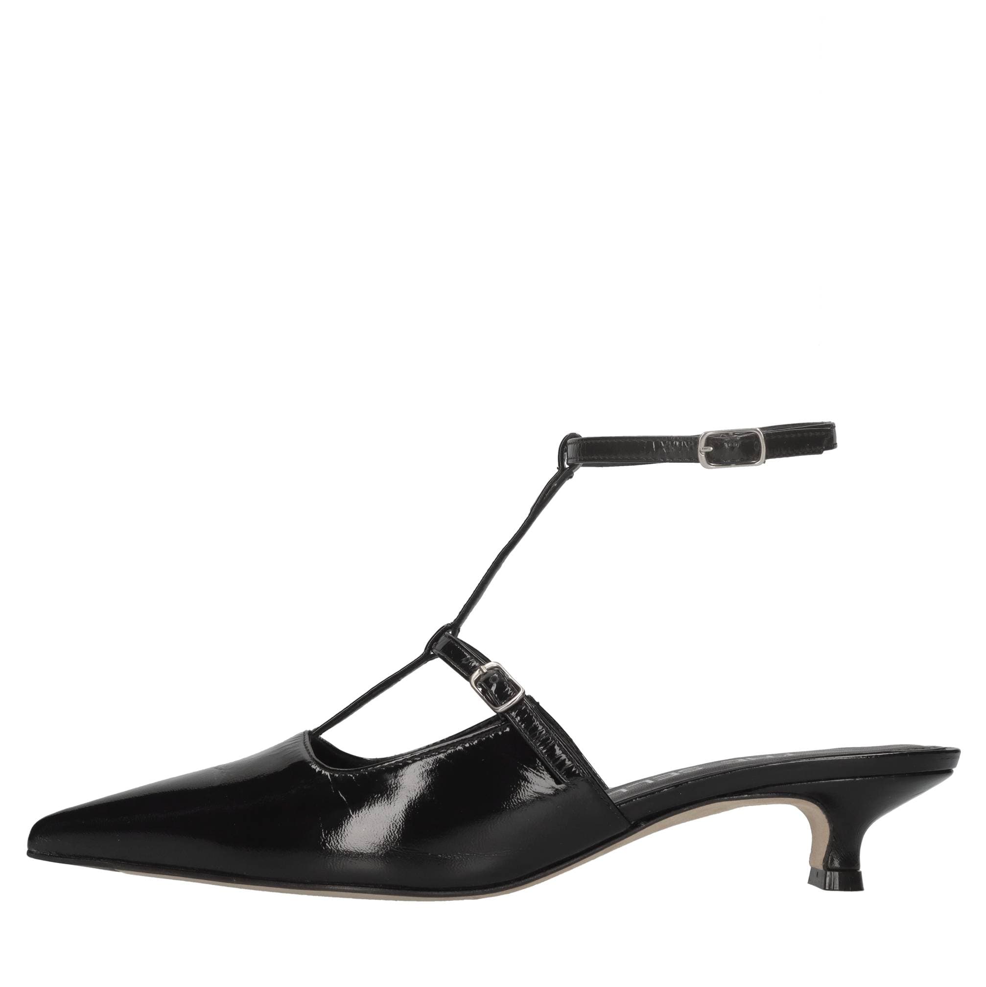 The Seller With Heel