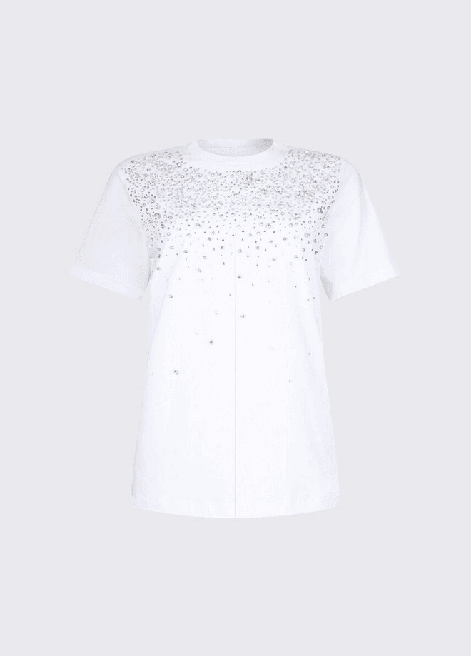 t-shirt with white woman jewellery