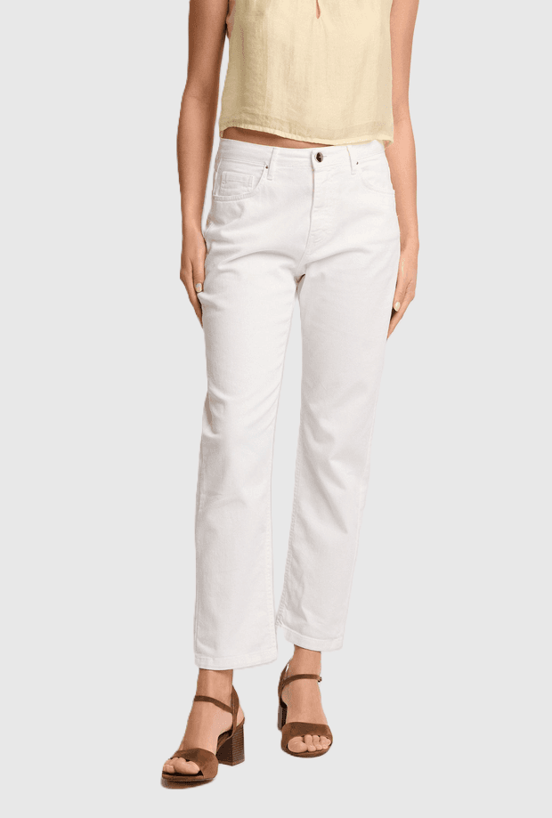 slim fit woman white