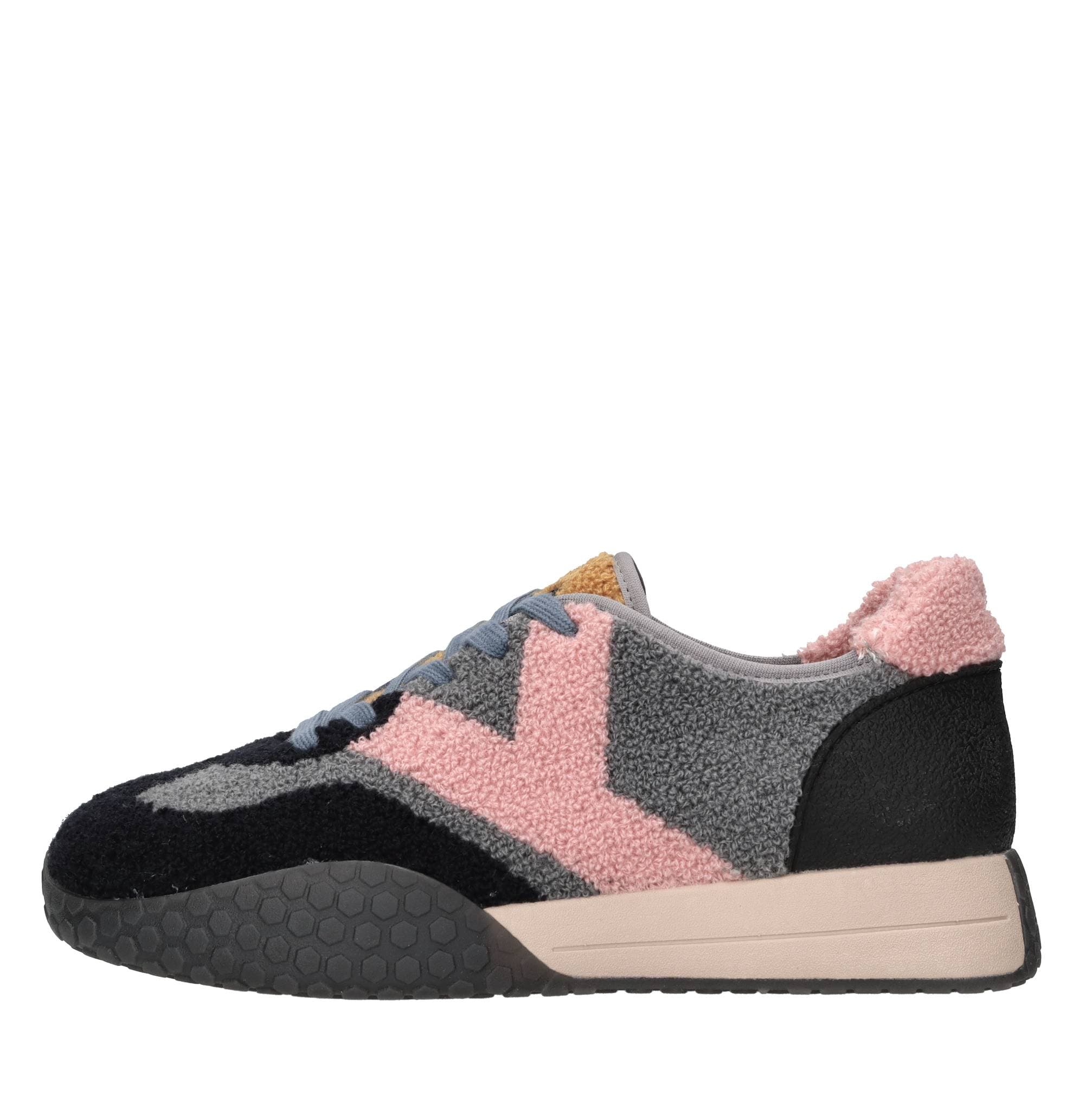 Sneakers made of fabric and other materials — Multicolour