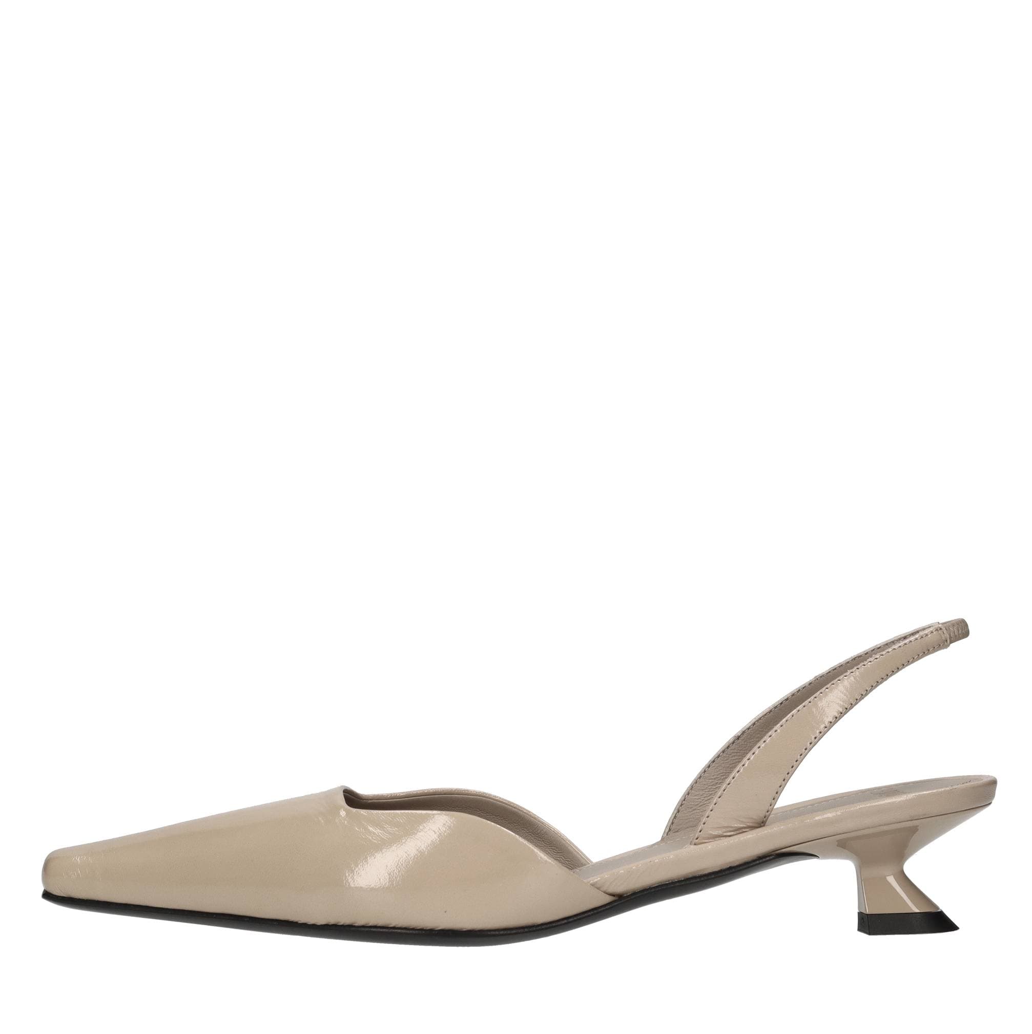 Leather slingback pumps — Beige